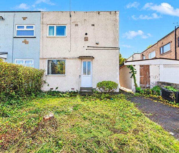 3 Bedroom Semi Detached House For Sale In Holybrook Avenue, Bradford, BD10