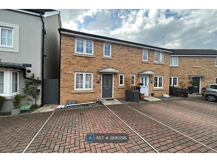 3 Bedroom End Of Terrace House To Rent In Enstone Close, Swindon, SN2
