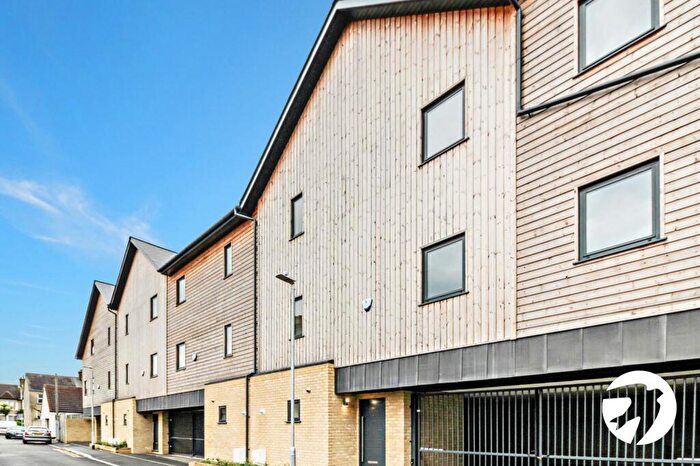2 Bedroom Town House To Rent In Alfred Road, Gravesend, Kent, DA11