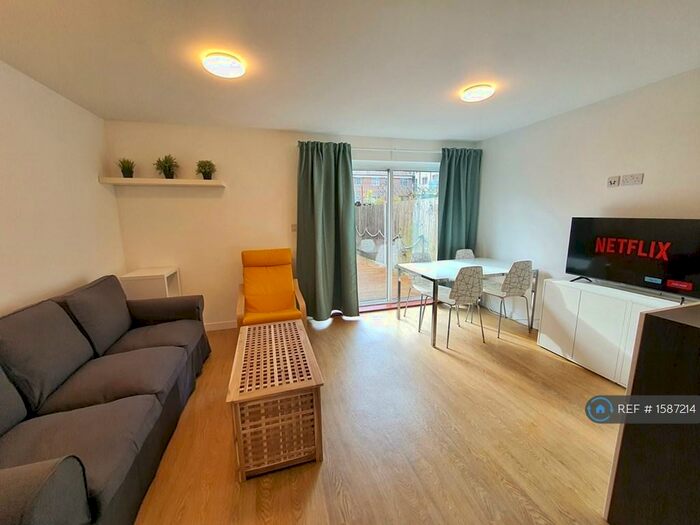 4 Bedroom Maisonette To Rent In Wager Street, London, E3
