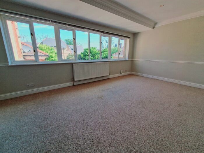 2 Bedroom Flat To Rent In Pennington Drive, London, N21