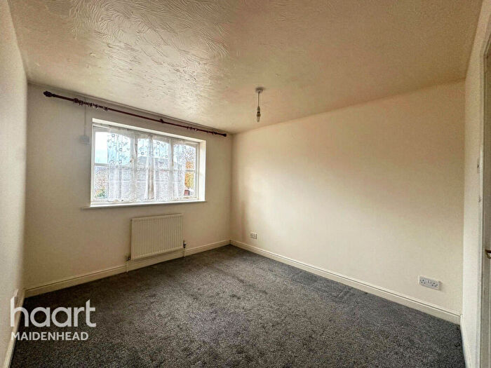 3 Bedroom Terraced House To Rent In Coalmans Way, Slough, SL1