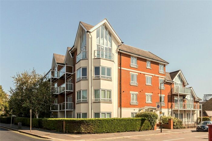 3 Bedroom Flat To Rent In Worple Road, Wimbledon, SW20