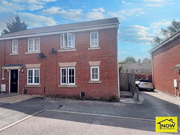 3 Bedroom End Of Terrace House For Sale In Read Close, Newark, NG24