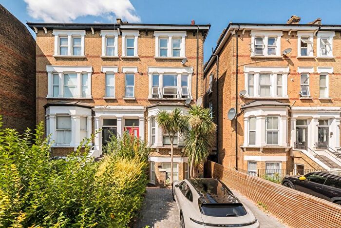 1 Bedroom Flat To Rent In The Avenue, Ealing, W13