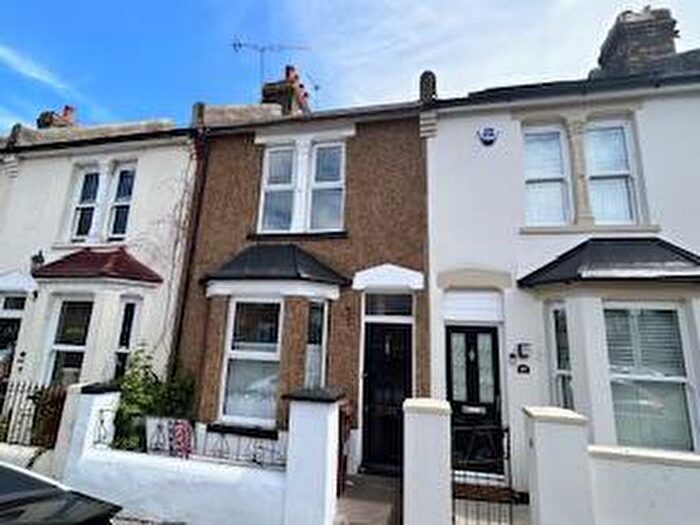 3 Bedroom House To Rent In Holcombe Road, Rochester, ME1