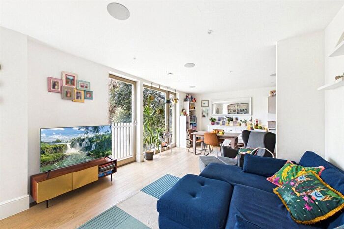 3 Bedroom Apartment For Sale In Thurlow Park Road, London, SE21