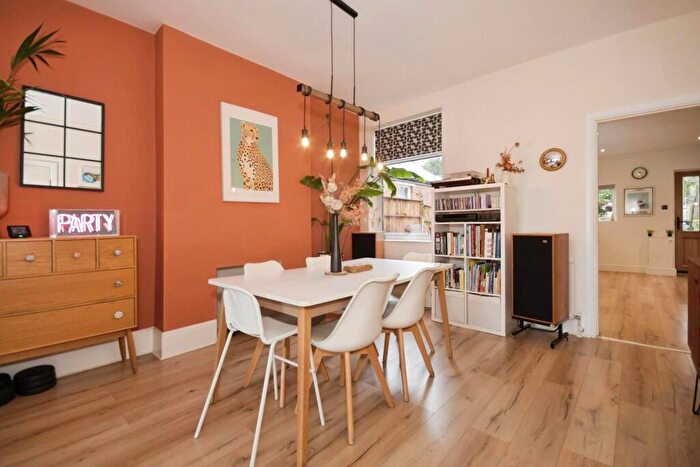 3 Bedroom Semi-Detached House For Sale In Ashgate Road, Ashgate, Chesterfield, S40 - Photo 4