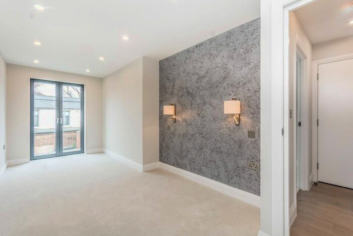 2 Bedroom Flat To Rent In Hornsey Road, Holloway, London, N7