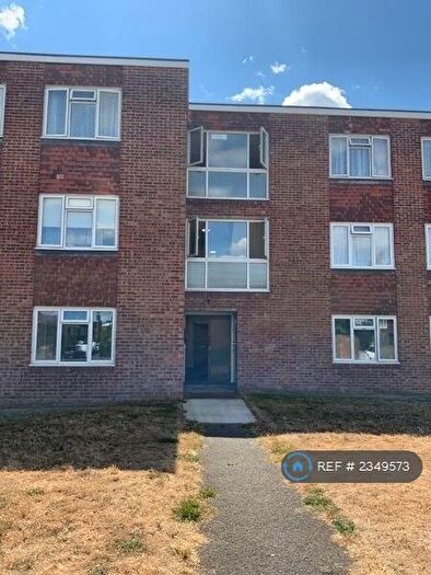 3 Bedroom Flat To Rent In Roman Way, Farnham, GU9