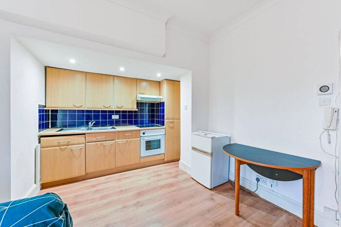 1 Bedroom Flat To Rent In Brondesbury Road, Queen's Park, London, NW6