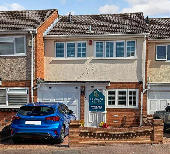 3 Bedroom Terraced House For Sale In Roding Way, Rainham, Essex, RM13