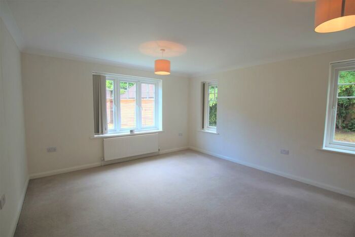 1 Bedroom Flat To Rent In Wayside Court, (), Horley, RH6