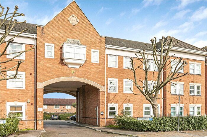 2 Bedroom Flat For Sale In Staines Road West, Sunbury-On-Thames, Surrey, TW16