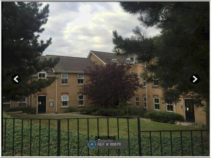 2 Bedroom Flat To Rent In Cambridge Court, High Barnet, EN5