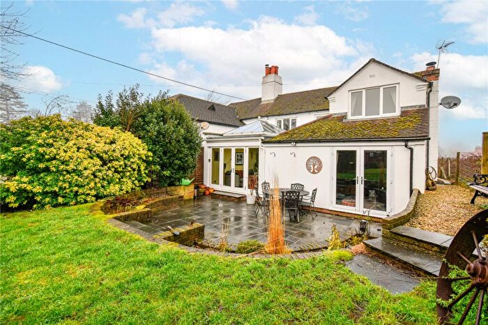 4 Bedroom Semi Detached House For Sale In Oxford Road, Donnington, Newbury, Berkshire, RG14