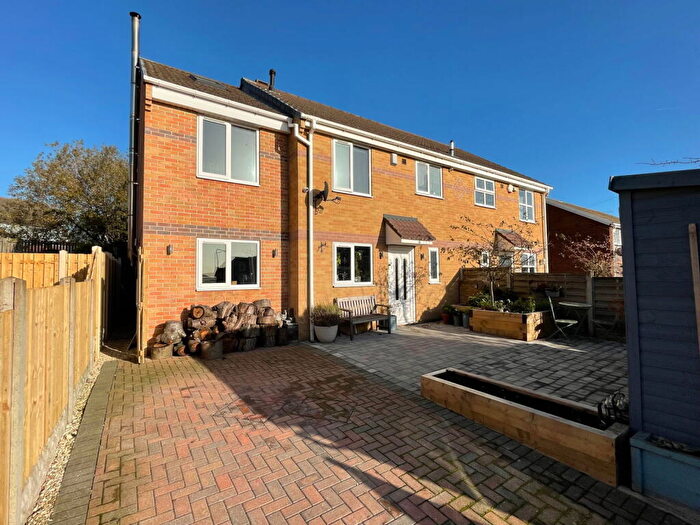 5 Bedroom Semi-Detached House For Sale In Willow Close, Hoyland, Barnsley, S74