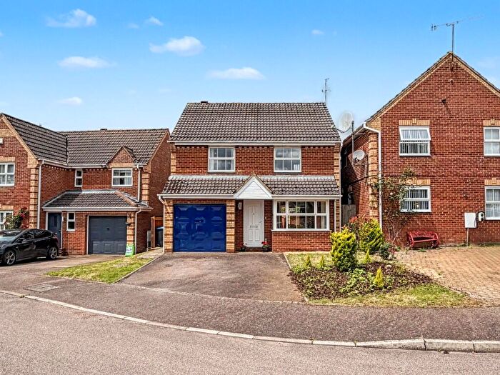 3 Bedroom Detached House For Sale In Wild Cherry Close, Woodford Halse, NN11