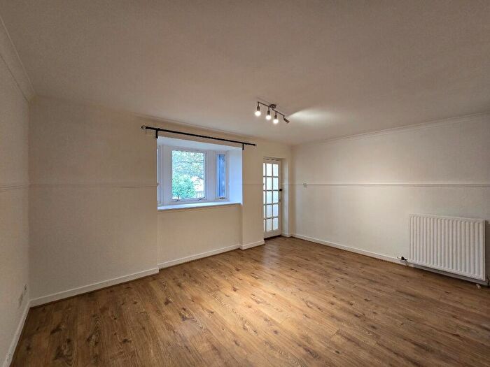 2 Bedroom Flat To Rent In Balcurvie Road, Easterhouse, Glasgow, G34