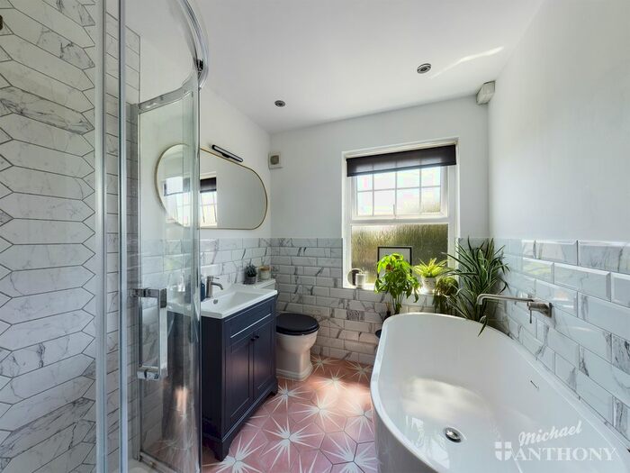 3 Bedroom Terraced House For Sale In Tring Road, Aylesbury, Buckinghamshire, HP20
