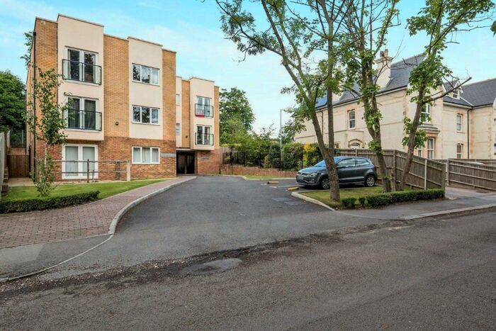 1 Bedroom Flat To Rent In Princes Road, Redhill, RH1