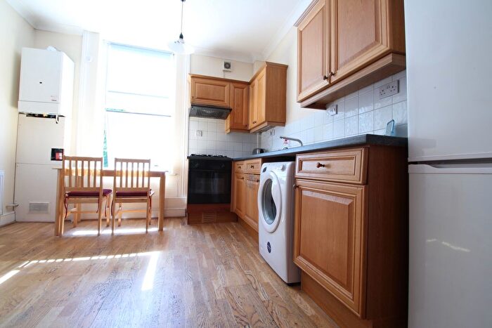 1 Bedroom Flat To Rent In Nayim Place, Amhurst Road, Hackney, E8