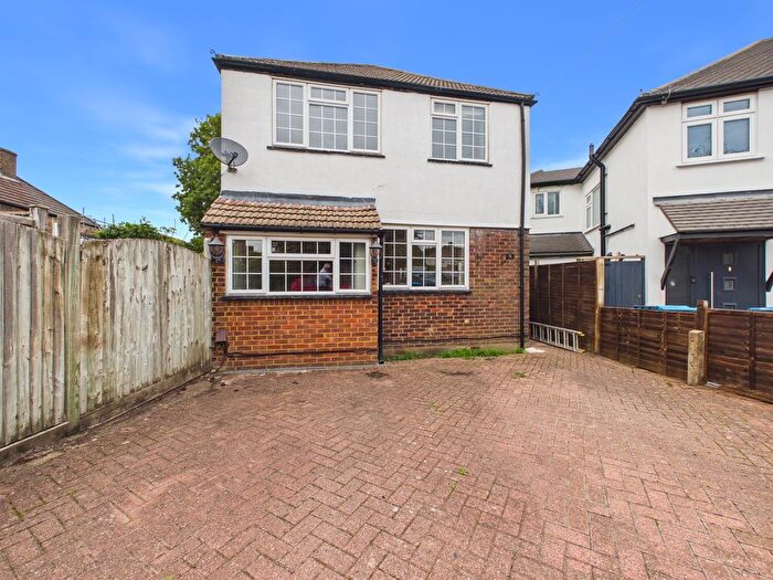 3 Bedroom Detached House For Sale In Bourne Lane, Caterham, CR3