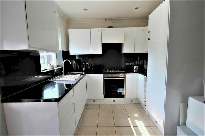 3 Bedroom Semi-Detached House To Rent In Brainton Avenue, Feltham, TW14