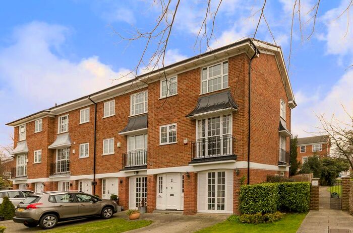 4 Bedroom Property To Rent In Stanley Avenue, Beckenham, BR3