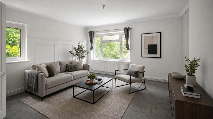 3 Bedroom Flat For Sale In Imberhorne Lane, East Grinstead, RH19