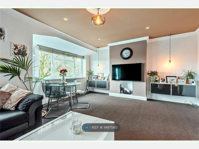 2 Bedroom Maisonette To Rent In Maple Way, Coulsdon, CR5