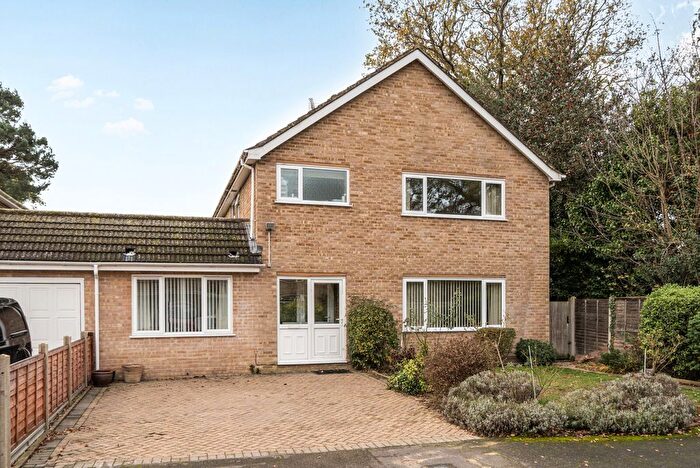 4 Bedroom Link Detached House For Sale In Cobs Way, New Haw, KT15