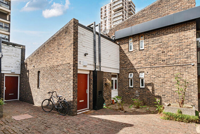 Studio For Sale In Wyndham Road, London, SE5
