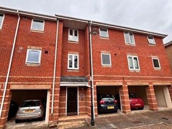 2 Bedroom Flat To Rent In Cheldoc Rise, St. Marys Island, Chatham, ME4