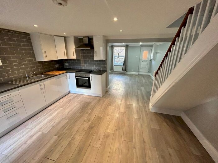 4 Bedroom Terraced House To Rent In Grange Road, Rochester, Kent, ME2