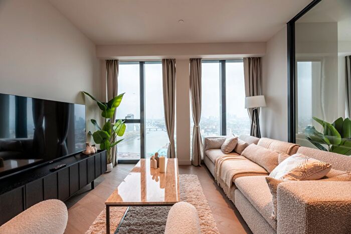 2 Bedroom Flat To Rent In River Park Tower, Nine Elms Lane, Vauxhall, London, SW8