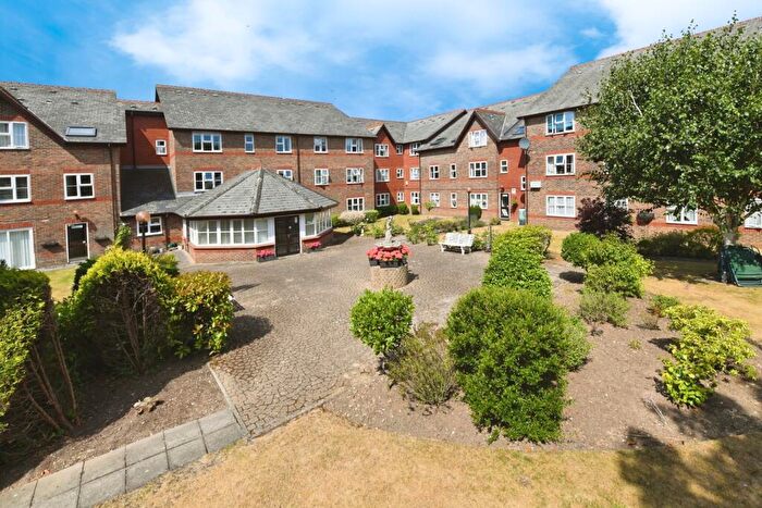 2 Bedroom Flat For Sale In Eastfield Road, Brentwood, Essex, CM14