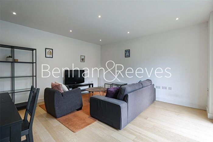 2 Bedroom Apartment To Rent In Duke Of Wellington Avenue, London, SE18