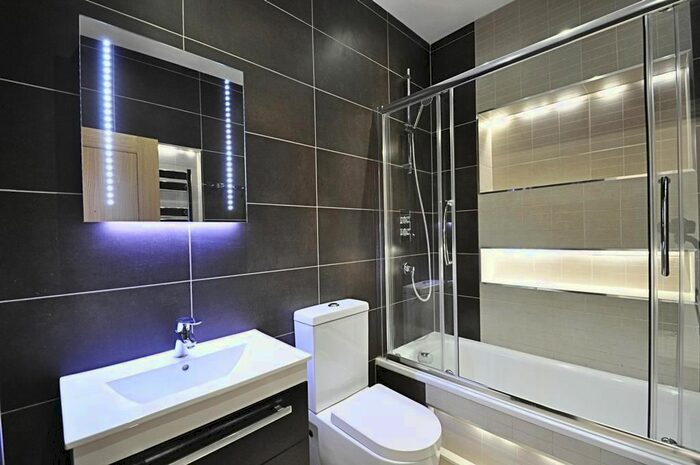 3 Bedroom Flat To Rent In Stile Hall Gardens, Chiswick, W4