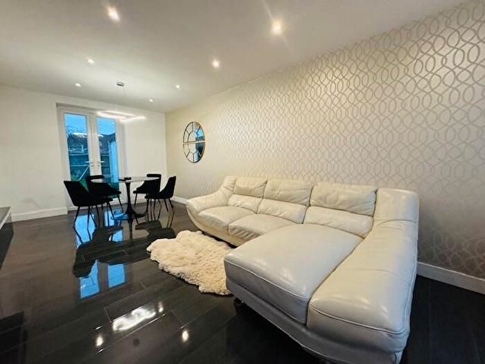 3 Bedroom Property To Rent In Long Readings Lane, Slough, SL2