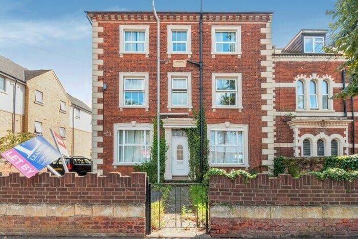 1 Bedroom Flat To Rent In Ampthill Road, Bedford, MK42