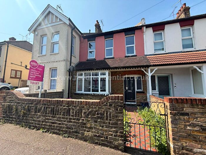 3 Bedroom Property To Rent In Shakespeare Drive, Westcliff On Sea, SS0