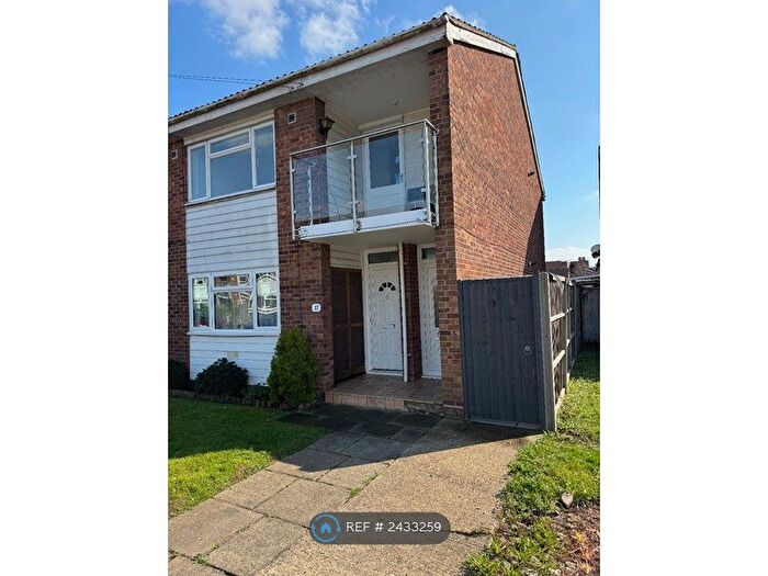 3 Bedroom Maisonette To Rent In Mendip Close, Harlington, Hayes, UB3