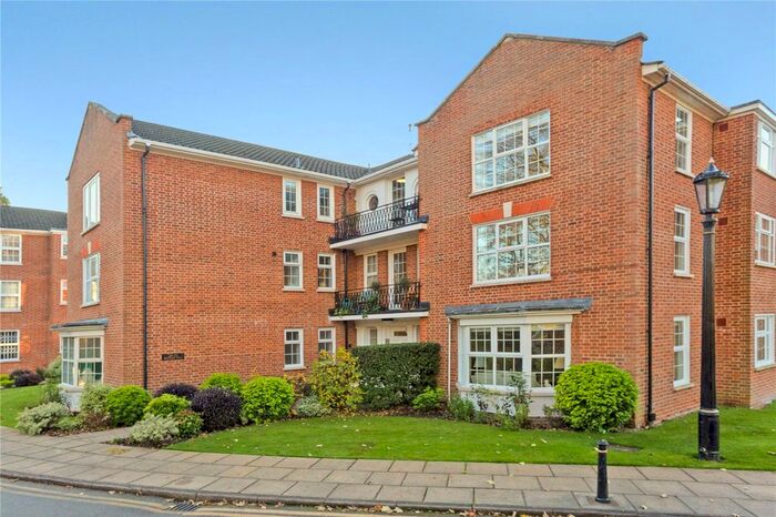 3 Bedroom Flat For Sale In Whitelock House, Phyllis Court Drive, Henley-On-Thames, Oxfordshire, RG9