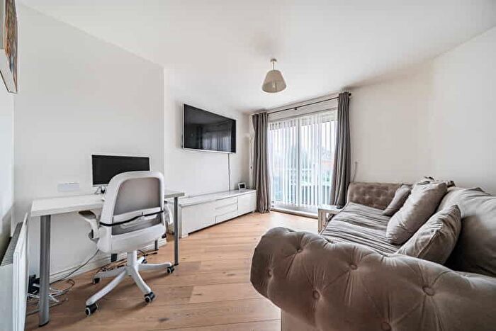 1 Bedroom Flat For Sale In Grove Court, Redhill, Surrey, RH1