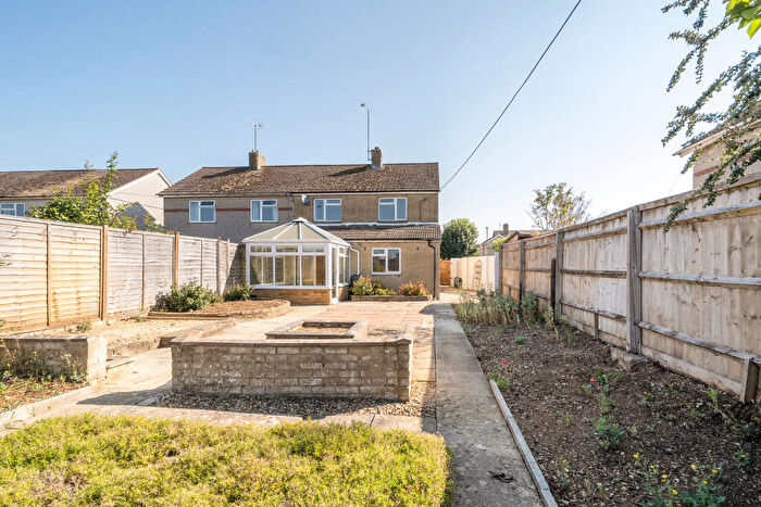 3 Bedroom Semi Detached House For Sale In Gassons Road, Lechlade, GL7