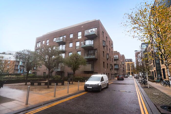 3 Bedroom Flat For Sale In Mill Park, Cambridge, CB1