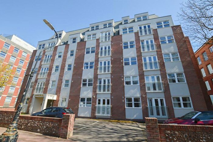 1 Bedroom Flat To Rent In St Leonards Road, Eastbourne, BN21