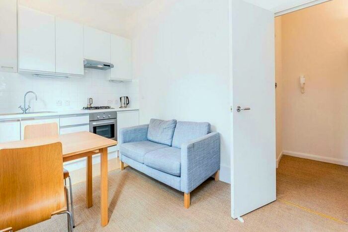 2 Bedroom Flat To Rent In Rawstorne Street, Angel / Clerkenwell, EC1V