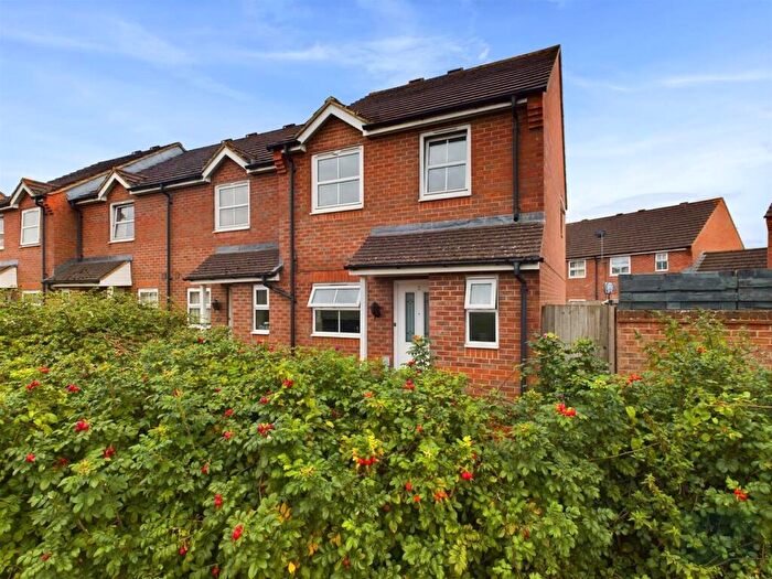 3 Bedroom End Of Terrace House To Rent In County Way, Trowbridge, BA14